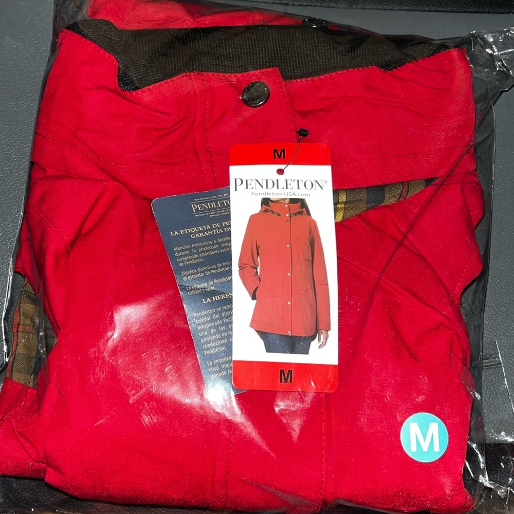NWT Women’s Pendleton Soft-shell Hooded Rain Jacket in Crimson Red - Picture 5 of 6